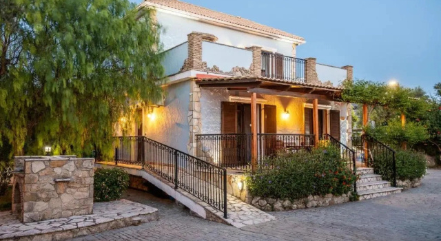 Вилла с 2 комнатами Olive Tree Villas
