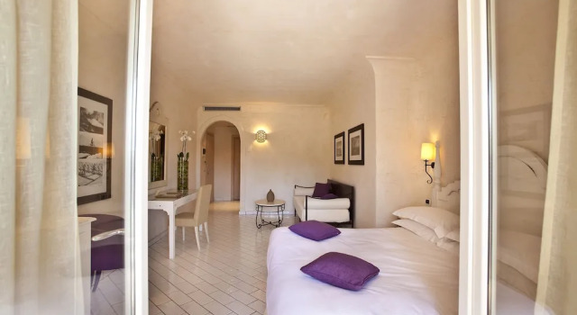 Номер Comfort с балконом и с видом на море Therasia Resort Sea and SPA - The Leading Hotels of the World