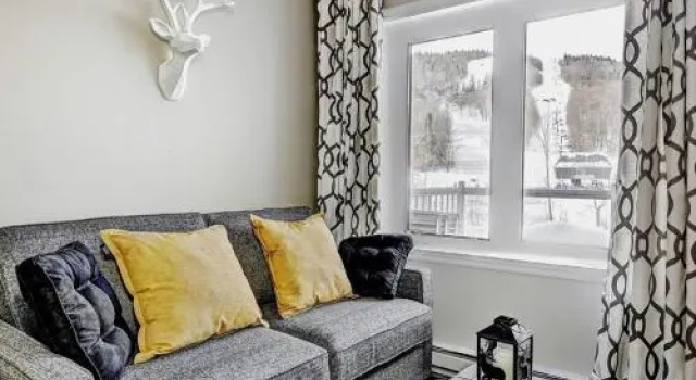 Chalet 620 Chemin du Hibou 122, Book Chalet Hoteller i Stoneham med parkering, nær Stoneham Golf Club, Parkering