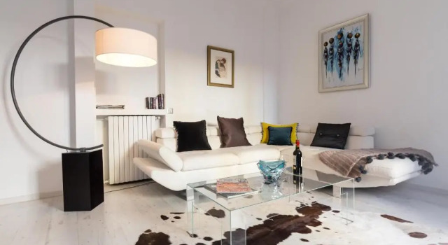 Centrally located modern 2 Bed apartment in Cannes with aircon and high ceilings and modern design 696, Забронировать Апартаменты/квартира Отели Канн с парковкой, рядом с Le Croisette Casino Barriere de Cannes, Парковка