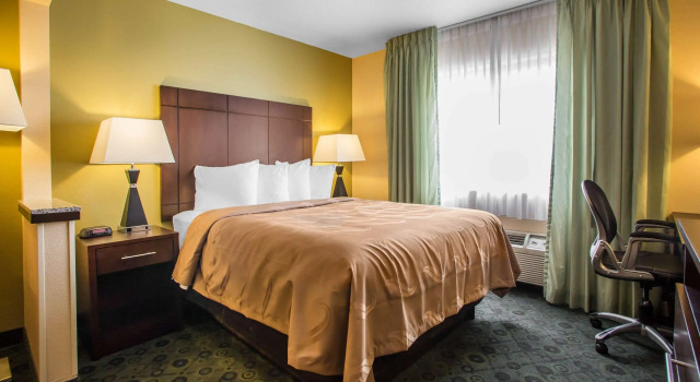 Days Inn Bloomington - Normal, Book Hotel Normal Illinois