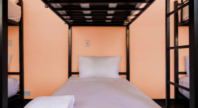 Кровать в общем номере Colorbox Beds and Rooms Tulum