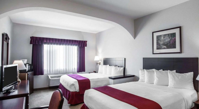 Четырёхместный номер Standard Quality Inn Grand Suites Bellingham