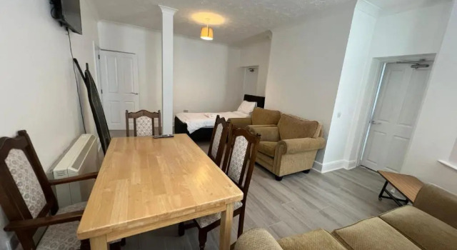 Spacious One Bedroom Flat with River View, 1E, Забронировать Отель Грейт-Ярмут The Broads