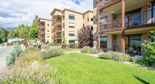 Marina's Edge Condo Walk to Restaurants, Wineries by RedAwning, Prenota Hotel Manson Lake Chelan