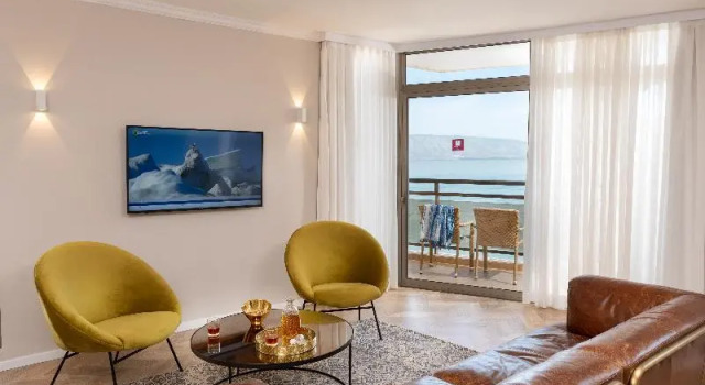 Номер Standard с балконом Leonardo Plaza Kinneret