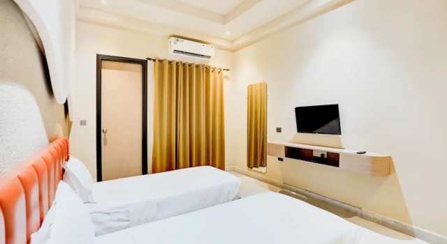 Двухместный номер Deluxe с балконом Hotel Royal City