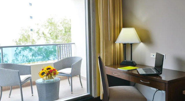 Полулюкс Hotel Plaza Juan Carlos