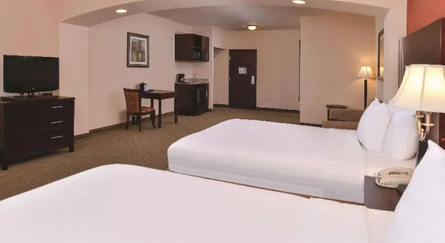 Четырёхместный люкс Deluxe La Quinta Inn & Suites Woodward