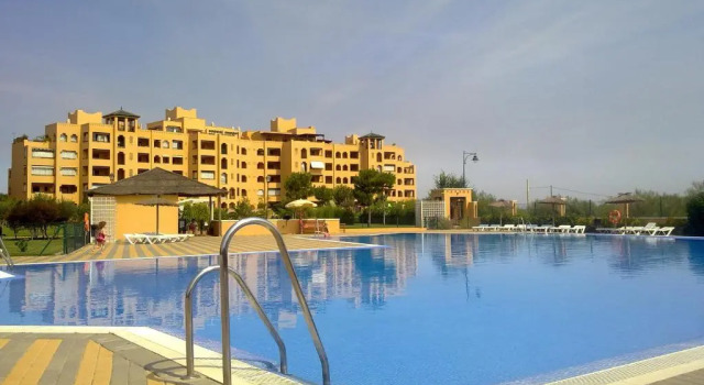 Апартаменты Beach Front, Sea Facing Apartment - WIFI & Air Con