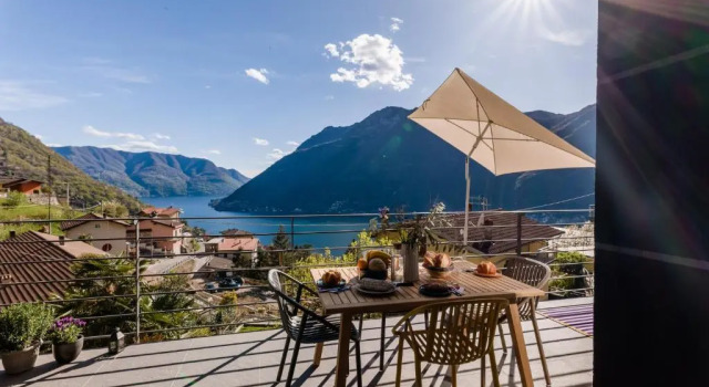 Апартаменты Deluxe Nesso 1 Bedroom Deluxe Lake View Terrace Apartment