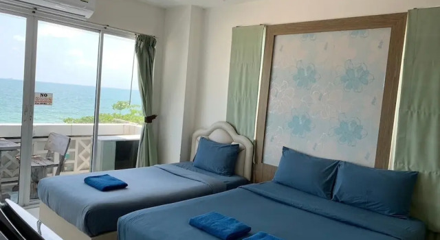 Трёхместный номер Standard с балконом и с видом на море Banchaitalay Room