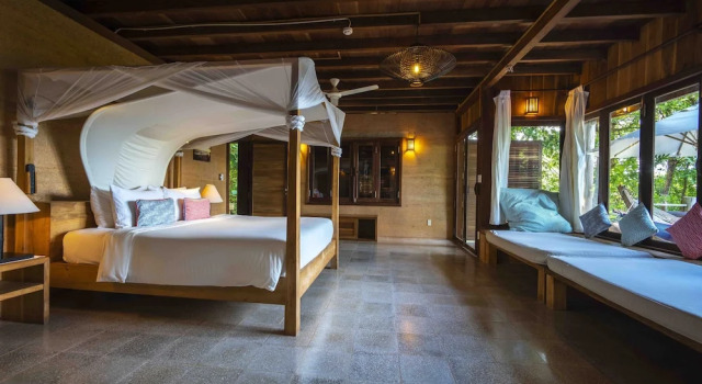 Вилла с балконом и с видом на залив Mango Bay Resort