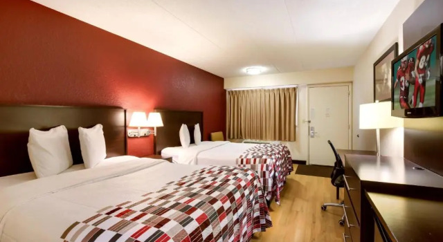 Четырёхместный номер Deluxe Red Roof Inn Grand Rapids Airport