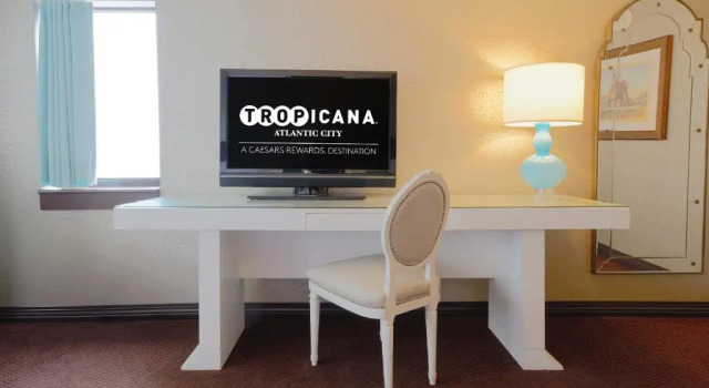 Двухместный номер Classic Chelsea Tropicana Atlantic City – A Caesars Rewards Destination