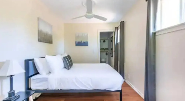Entire Guesthouse in Southeast Austin, Забронировать Отель Остин Greater Austin, рядом с Саут-Конгресс Авеню