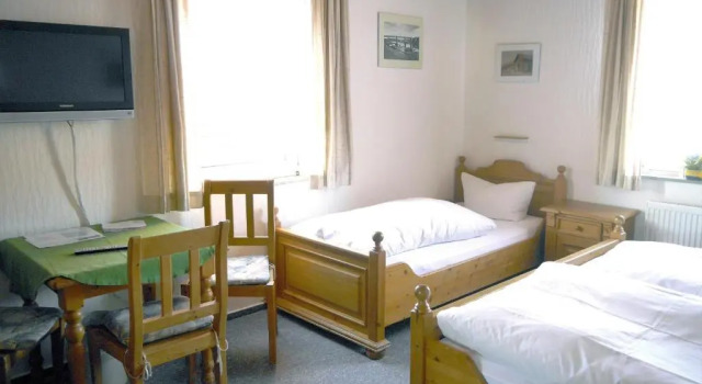 Hotel-Gasthof-Destille-Eisenbahn, Réserver Hôtel Mosbach 