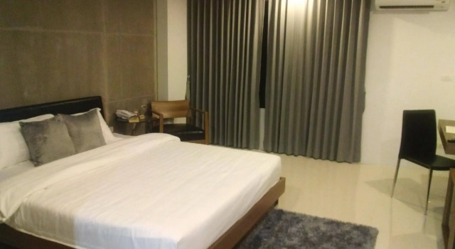 We Grand Ever 9, Забронировать Отель Накхонратчасима Nakhon Ratchasima Province, рядом с Торговый центр The Mall Korat