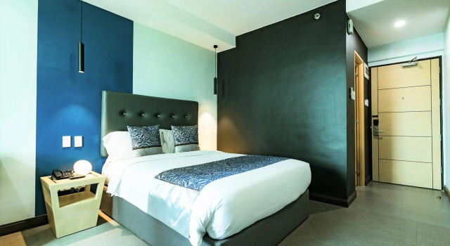 Номер Deluxe Bay Area Suites Manila