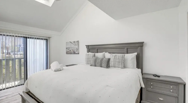 Bright & Airy Myrtle Beach Condo: 1 Block to Ocean, Rezerwuj Apartament Myrtle Beach Grand Strand
