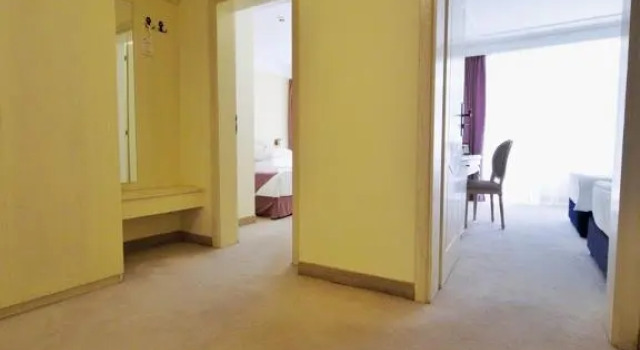 Семейный номер Standard с видом на сад The Palace Hotel, Sunny Day