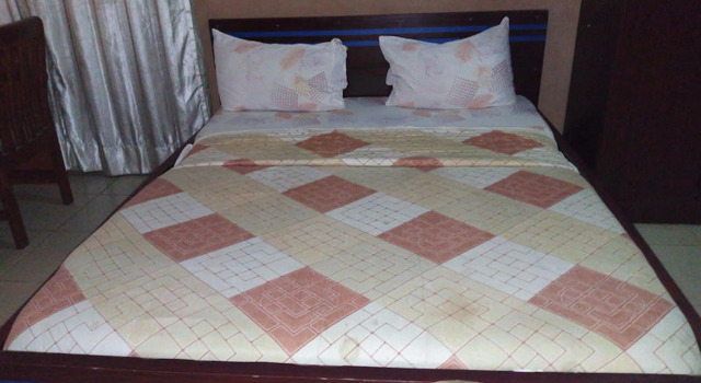 Holla-Jobi Guest House, Buchen Sie Pension Gästehäuser in Isalu, Pension
