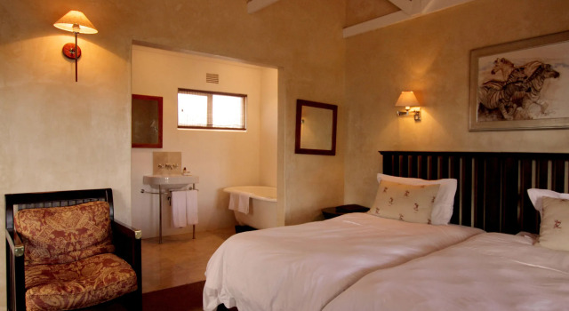 Leeuwenbosch Country House - Amakhala Game Reserve
