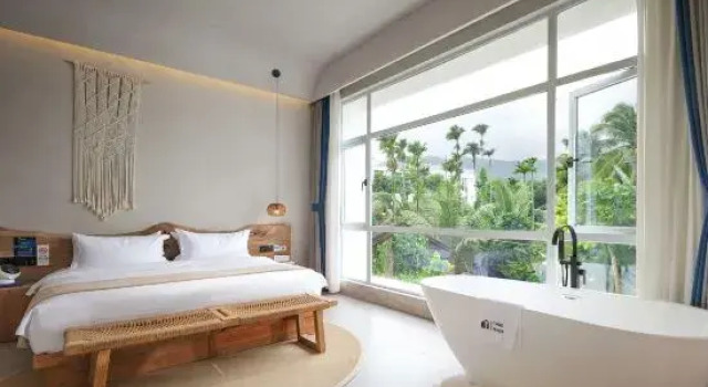 Двухместный семейный люкс с балконом Mr. Tang’s Yard·Immersive Experience B&B (Riyue Bay Branch)