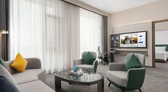 Люкс Business Hampton by Hilton Changchun Jingyue
