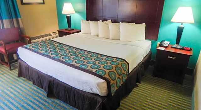 Двухместный номер Standard Howard Johnson by Wyndham Arlington Ballpark / Six Flags