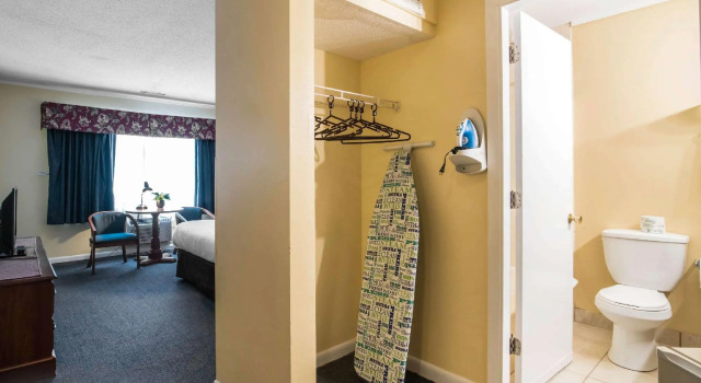 Двухместный номер Standard TiltonLodge Inn & Suites