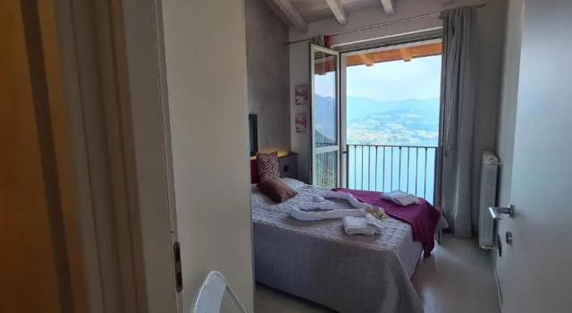 Residence Sirene alloggio Stefania vista lago e piscina