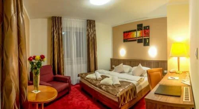 Wellness Hotel Hluboký Dvůr, Забронировать Отель Отели Оломоуцкий края с парковкой, Парковка