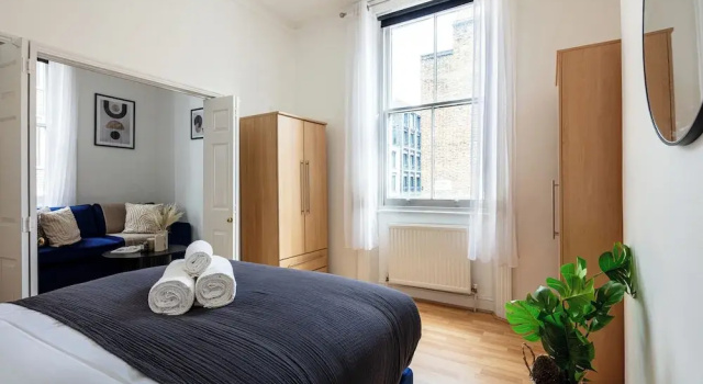 Elegant 1BR Retreat in Soho & Fitzrovia, Забронировать Отель Лондон Большой Лондон, рядом с Театр «Принц Эдуард»