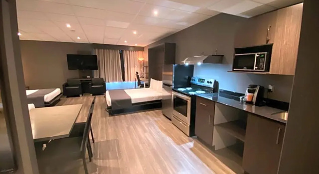 Номер Deluxe Hotel & Suites Le Dauphin Drummondville