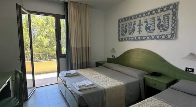 Трёхместный номер Standard с балконом Hotel Cala Dei Pini