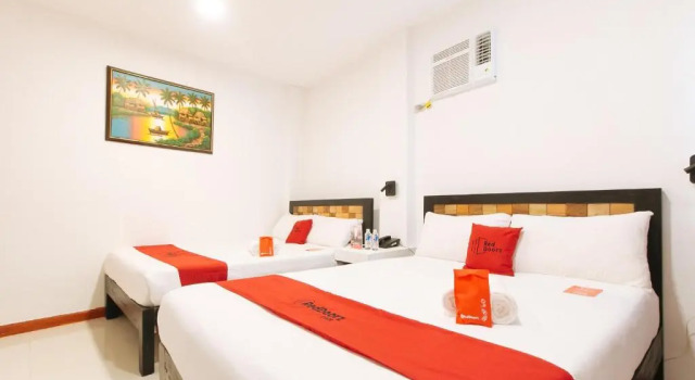 Семейный номер Deluxe RedDoorz near Mercado del Lago
