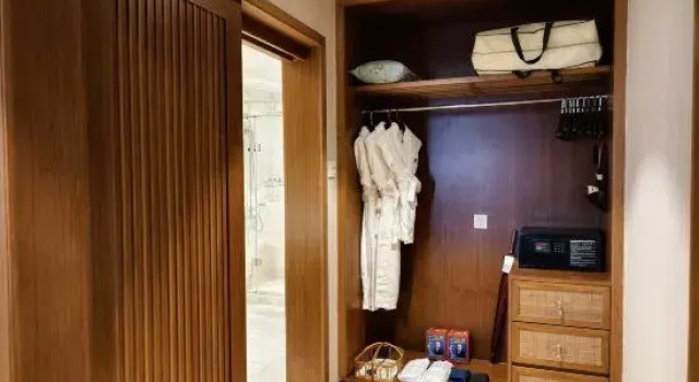 Люкс с видом на море West Gulf Holiday Hotel