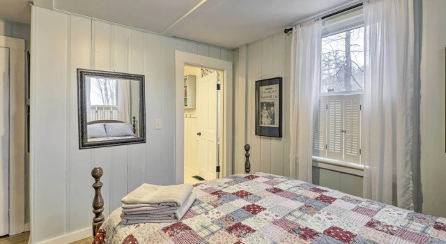 Charming Sutton Cottage: Walk to Lake & Farm!, Buchen Sie Ferienhaus North Sutton Mount Sunapee Resort