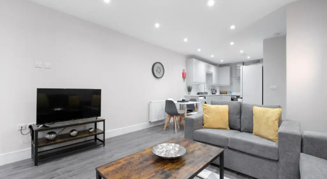 Апартаменты Crown Place 2 & 3 Bedroom Luxury Apts. with Parking in Shepperton