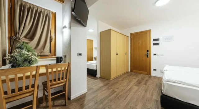 Пятиместный семейный номер Standard с балконом и с видом на горы Best Western Hotel Nevada