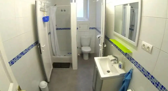 Кровать в общем номере с балконом Leon Hostel