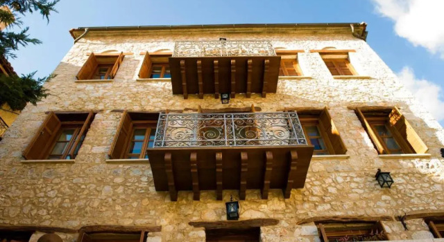Ευχάριστο σαλέ με σοφίτα και τζάκι, Book Bed and Breakfast Hotels in Central Greece with Parking, Parking