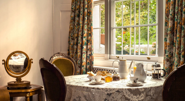 Dawson Place, Juliettes Bed and Breakfast, Забронировать Гостевой дом Кенсингтон и Челси Лондон, рядом с Рынок Acklam Village
