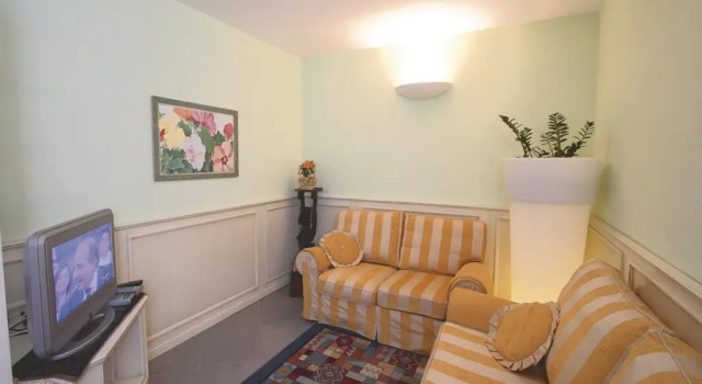 Hotel Villa Bianca, Забронировать Отель Лайгуэлья Ривьера-делле-Пальме