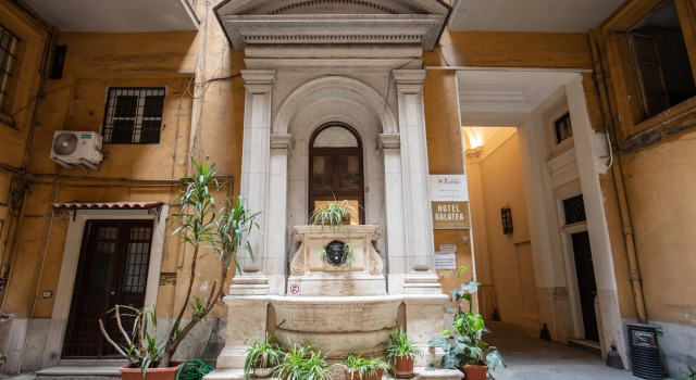 Glance In Rome