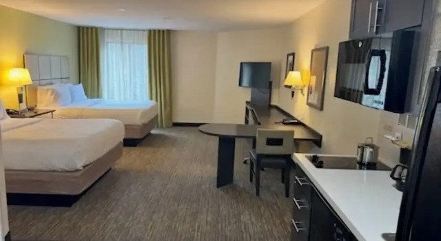 Четырёхместный люкс с видом на реку Candlewood Suites Eugene Springfield by IHG