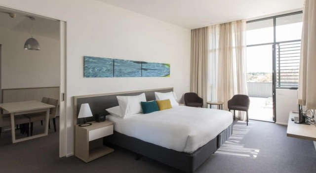 Quarters at Flinders Hotel, Book Hotel  