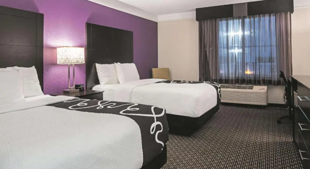 Четырёхместный номер Deluxe La Quinta by Wyndham Detroit Utica