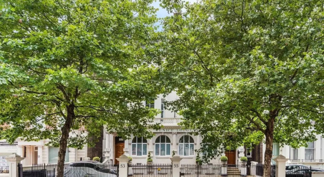 Luxury 1-bed Maida Vale Apt With Garden, Забронировать Отель Отели Лондона с парковкой, рядом с Сент-Джонс-Вуд, Парковка